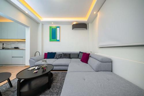 Modern 2BR in the Heart of the City