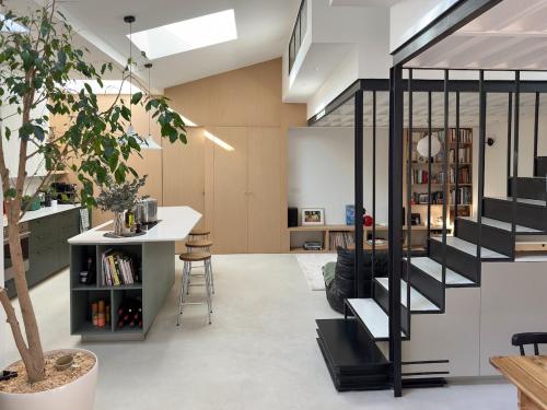 Loft with terrace and parking 10 minutes from Paris center