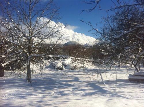 Mount Etna Chalet зимой