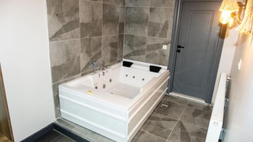 a bathroom with a white bath tub in a room at Lizbonia Suit Otel in Istanbul