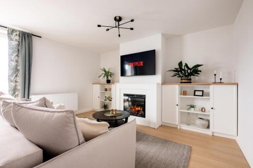 Black Sheep Apartment with Balcony and Free Parking in City Center