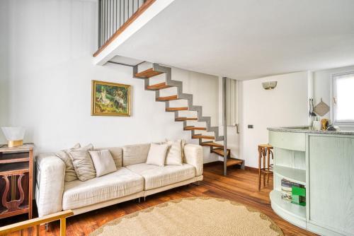 Casa Naviglio - Elegant Two-floors Apartment With Canal View