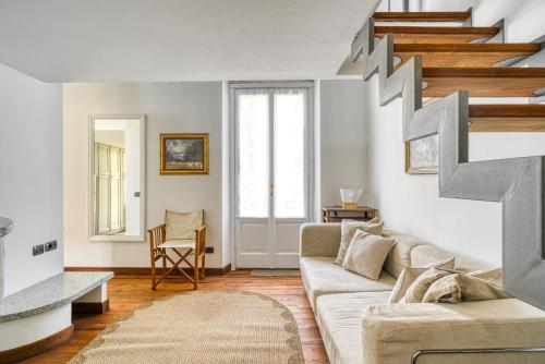 Casa Naviglio - Elegant Two-floors Apartment With Canal View