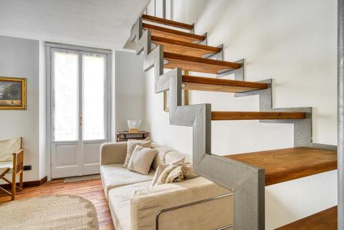 Casa Naviglio - Elegant Two-floors Apartment With Canal View