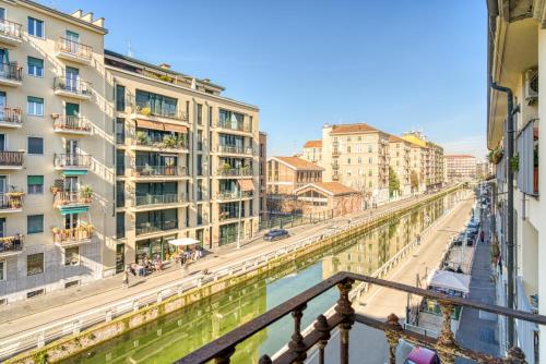 Casa Naviglio - Elegant Two-floors Apartment With Canal View