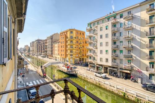 Casa Naviglio - Elegant Two-floors Apartment With Canal View