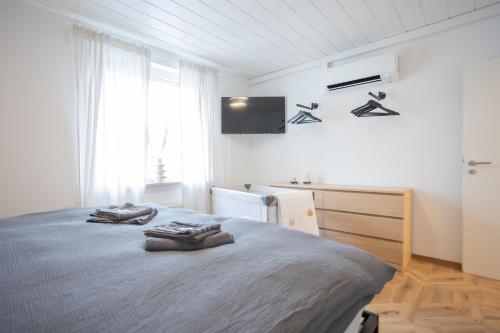 a bedroom with a bed with two towels on it at City Green Appartement in Bad Lippspringe