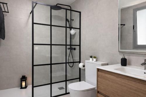 a bathroom with a shower with a toilet and a sink at NUEVO-LUZ DE CONIL piscina y parking in Conil de la Frontera