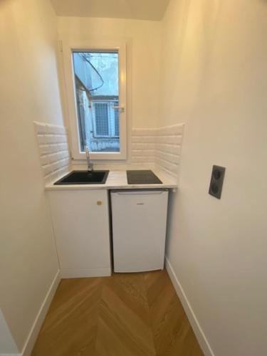 Bright studio on the 5th floor Grands Boulevards