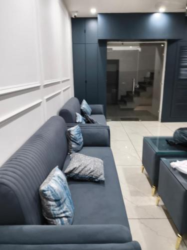 a row of blue couches in a waiting room at hotel apple tree in Bahādurgarh