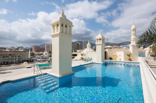 WintowinRentals Premium Apartment with Terrace and Stunning Views in Puerto Marina