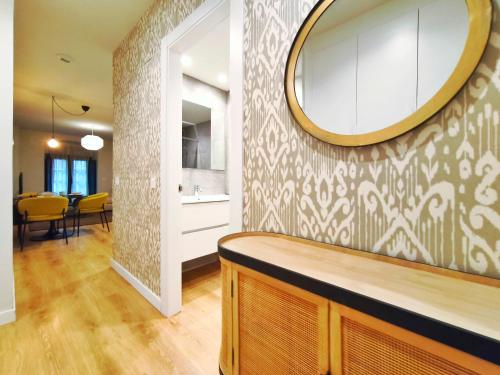 a mirror on the wall of a salon at Apt 1 hab Catedral I, Centro Histórico in Valladolid