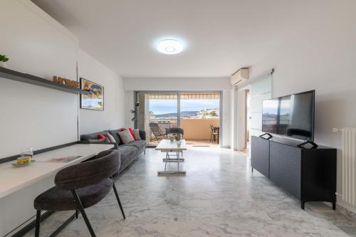 Studio in a Prestigious Residence Close to the City Centre