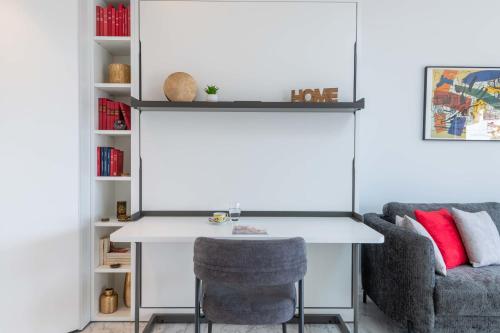 Studio in a Prestigious Residence Close to the City Centre