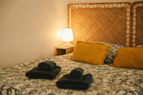 a bed with two towels on top of it at Green Haven - Joli studio - Centre Ville de Caen in Caen