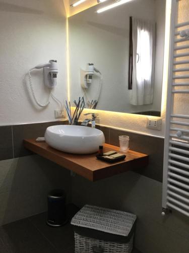 a bathroom with a sink and a mirror at Villa Kuky in Santa Teresa Gallura