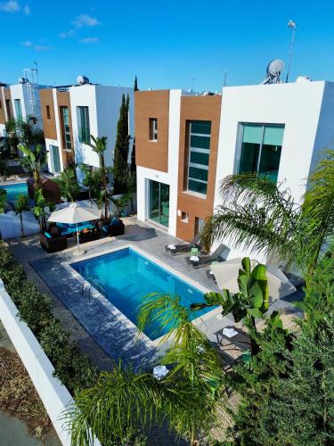 Sapphire Edge Villa Bright 3BR with Swimming Pool