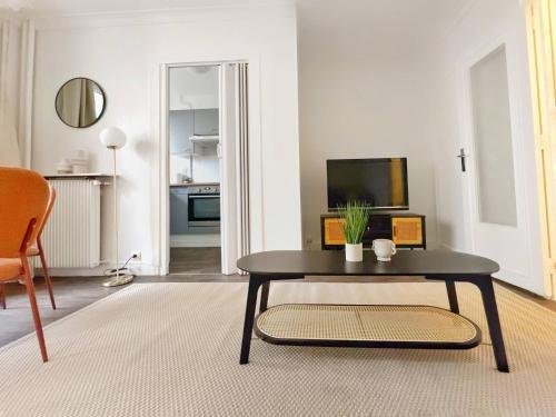 Charming Parisian Apartment in the Heart of the 20th Arrondissement