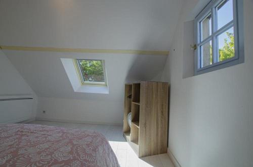 a bedroom with a bed and a window at Le paradis des ecureuils in Saint-Thibault