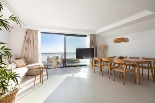 Panorama Luxury Penthouse in Higueron