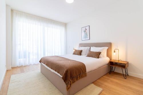 Afurada Riverfront 2BR by LovelyStay