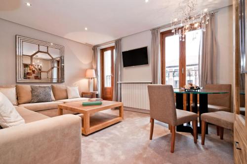 Elegant 2-Bedroom Apartment for 4 Salamanca District, Central Madrid