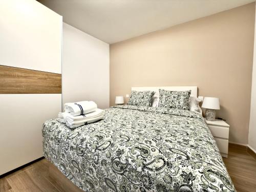 BAJ - Renovated Apartments on Bajondillo Seafront - Quiet Pedestrian Street, AC