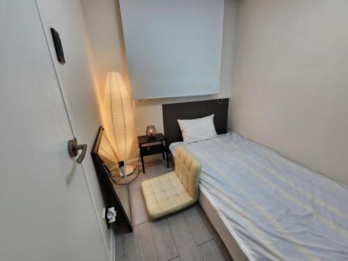 a small bedroom with a bed and a table at 코지룸 in Seoul