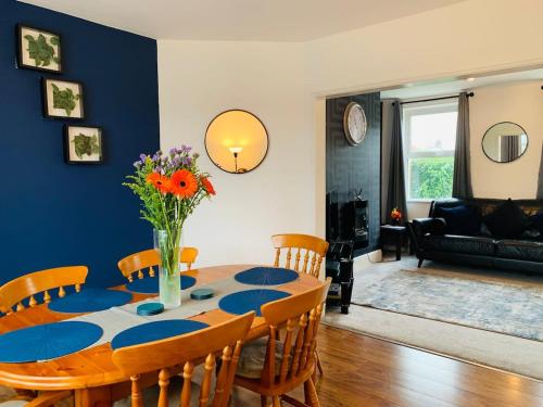 Chic 5 Bedroom House with Private Parking & Garden photo 33