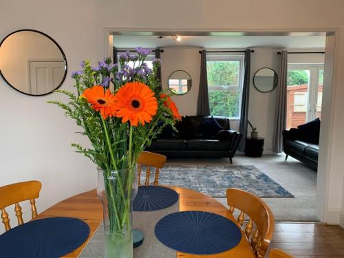 Chic 5 Bedroom House with Private Parking & Garden photo 34