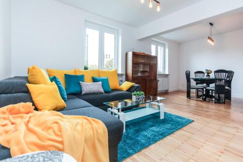 Breakfast City Pulse, flat in top center Sofia