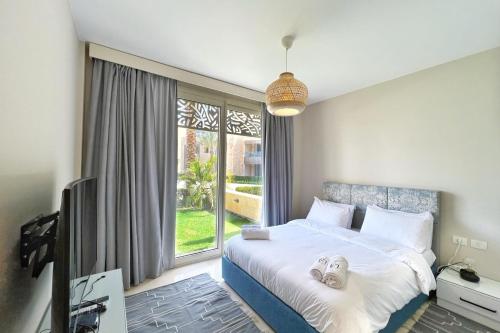 Waterfront & Groovy 2 BDR Mangroovy Free Pool & Beach Access