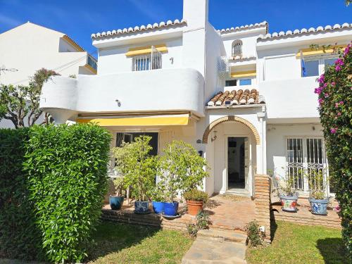 3 Bed Townhouse roof terrace 100m to the beach