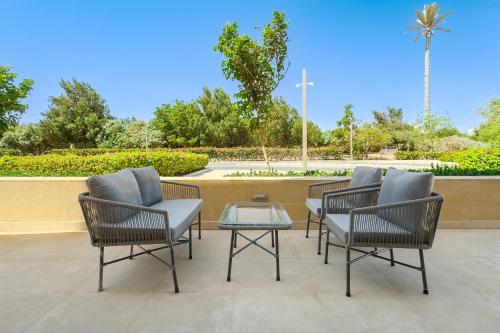 The Groundlight 1BDR Mangroovy Free Beach & Pool