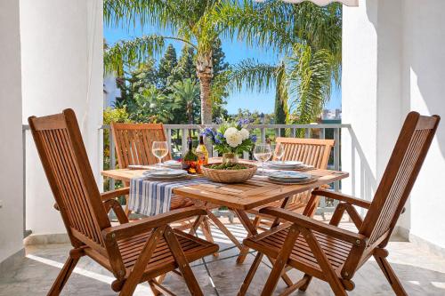 Puerto Banus, 400 metres to the Beach