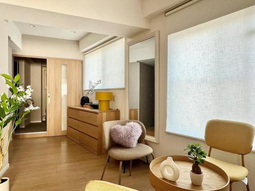 Luxury 2 bedroom suite in Shinjuku, Center Tokyo, Meoa super luxury Dyson & POLA 3 min to Waseda station, Max 4