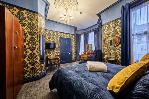 a bedroom with a bed and a chair in a room at Jazz House in Derry Londonderry