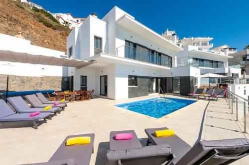 Villa Ladera Vista by Villa Plus