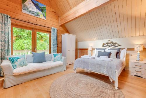 a bedroom with a bed and a couch at 3 Bed in Little Petherick oc-maplod in Little Petherick