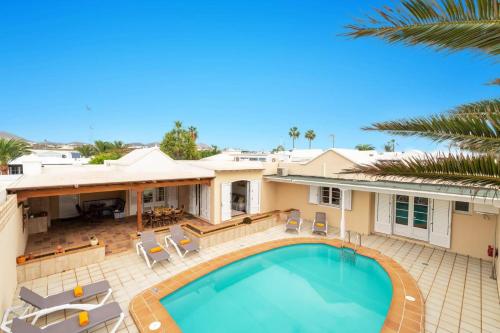 Villa Jusapa by Villa Plus