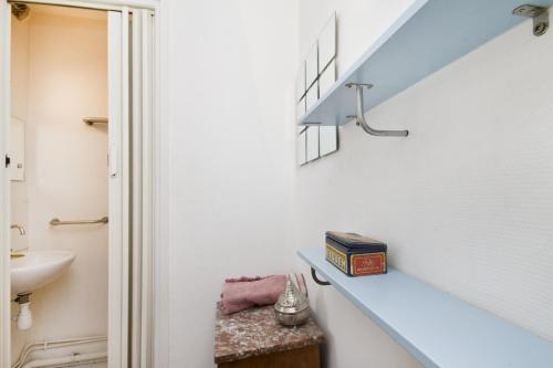 a bathroom with a blue counter and a sink at CHAMPS ELYSEES STUDENT STUDIo in Rosières-près-Troyes