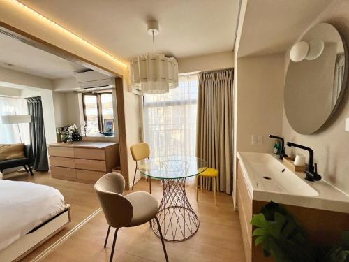 Super Lux new 2 bedroom Suite Mboa Center Tokyo Max 6