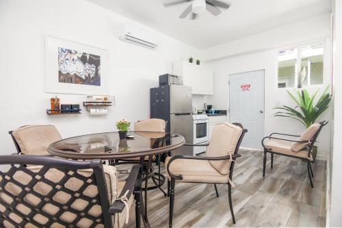 a dining room with a glass table and chairs at Boutique Apartments Flamingo in Miami Beach