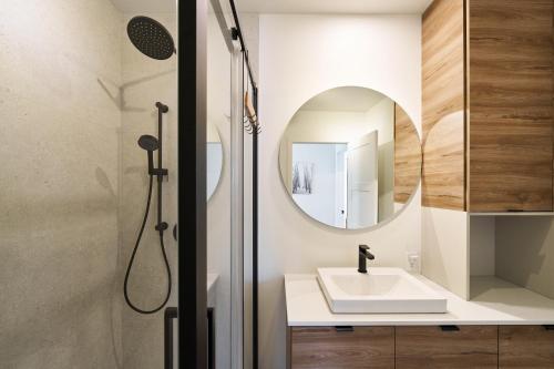 a bathroom with a sink and a mirror at Unité 104 in Beaupré