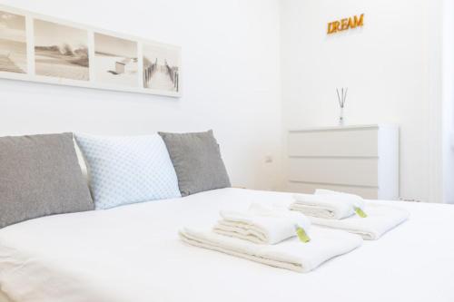 City Stay Bright and elegant apartment with WiFi