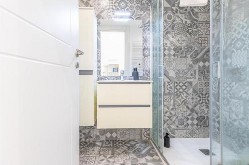 City Stay Bright and elegant apartment with WiFi