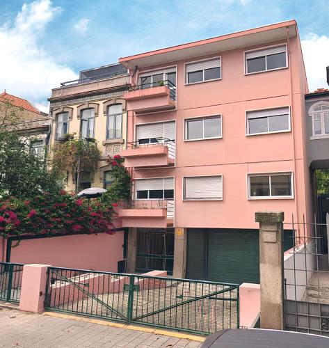 Coliving moderno com lindo jardim
