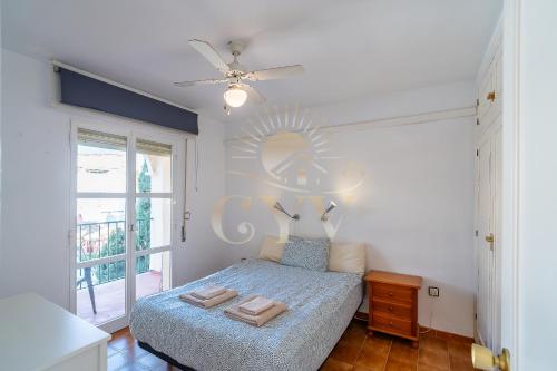 CYV - Simple living near beach with pool.