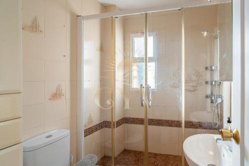 CYV - Simple living near beach with pool.