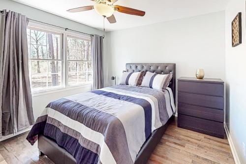 a bedroom with a bed and a ceiling fan at 6 Mi to Dtwn: 'Macon Memories' Dog-Friendly Haven in Riverside Park